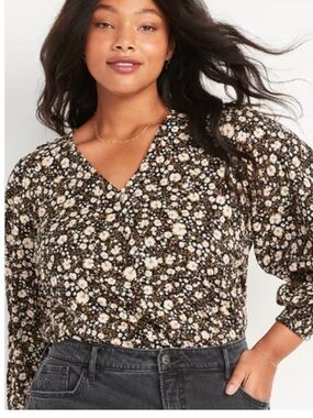 Old Navy Poet Black Floral V-Neck Blouse. Size Medium
